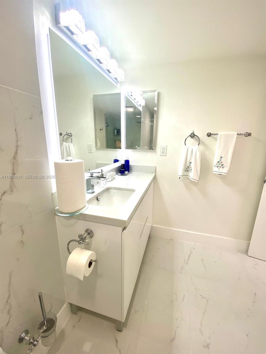 210 174th St #403 Sunny Isles Beach, FL 33160