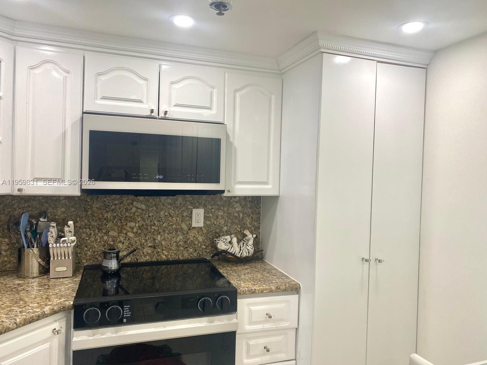 image Winston Towers 6006