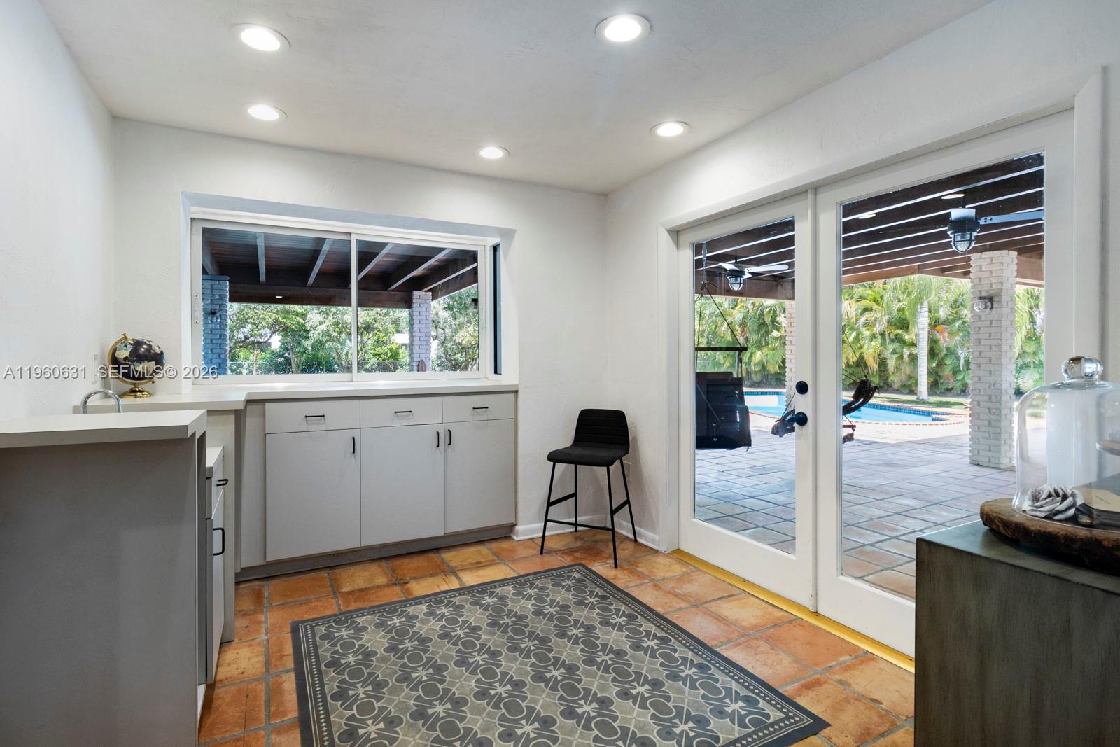 6255 SW 99th Ter Pinecrest, FL 33156