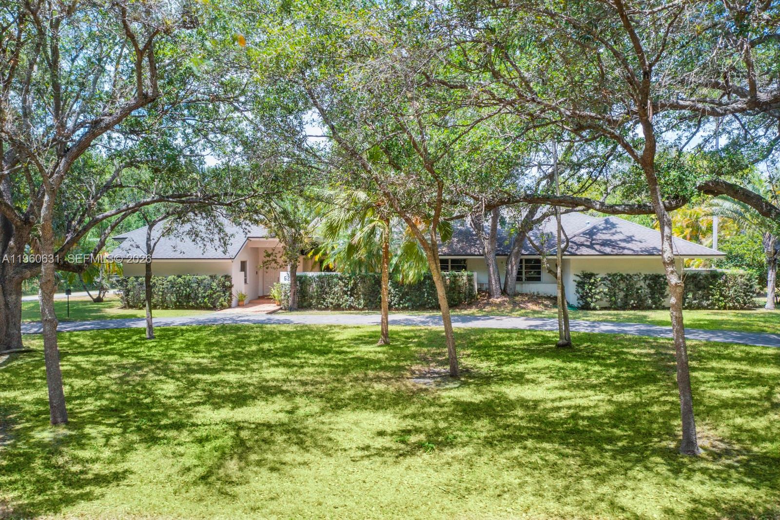 6255 SW 99th Ter Pinecrest, FL 33156