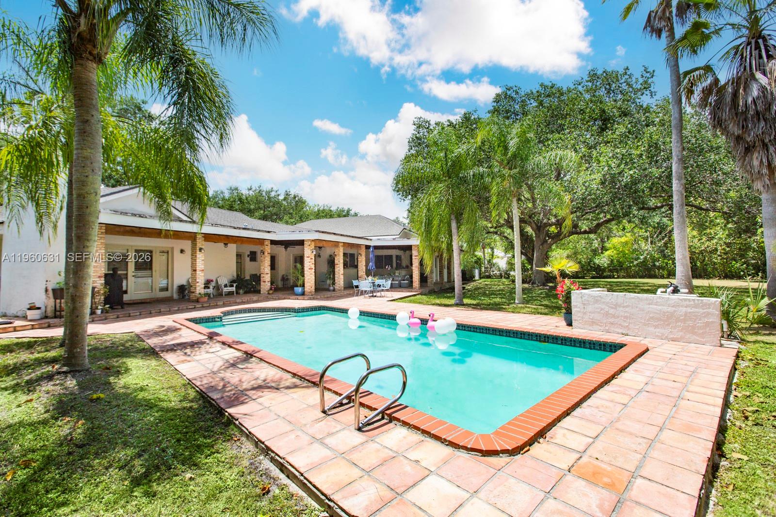 6255 SW 99th Ter Pinecrest, FL 33156