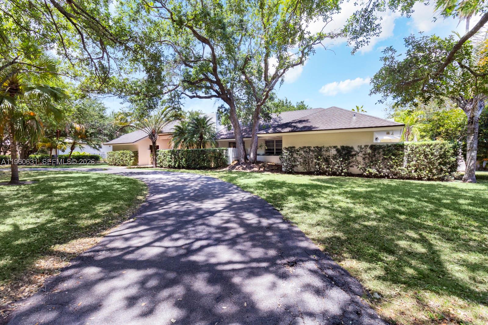 6255 SW 99th Ter Pinecrest, FL 33156