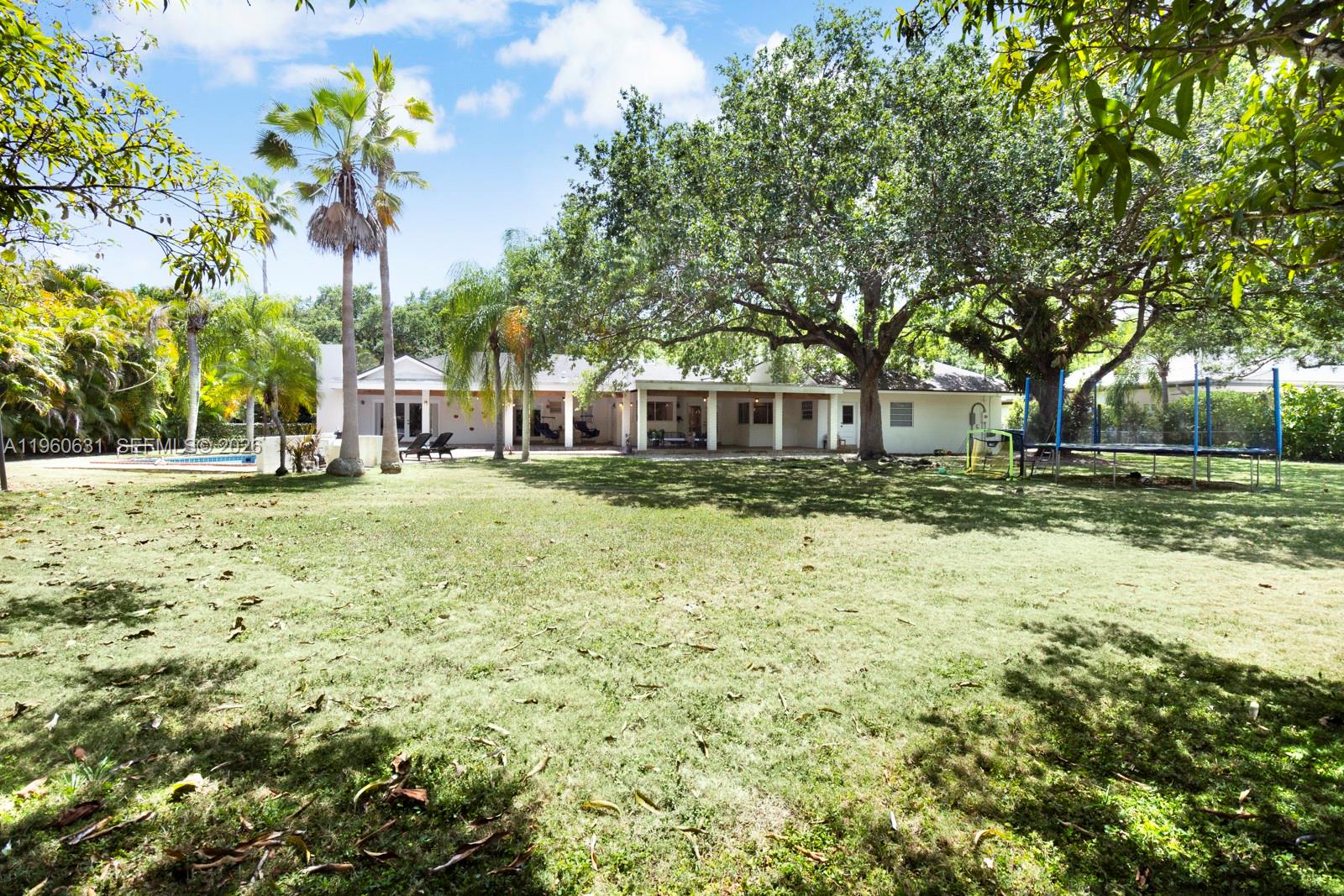 6255 SW 99th Ter Pinecrest, FL 33156