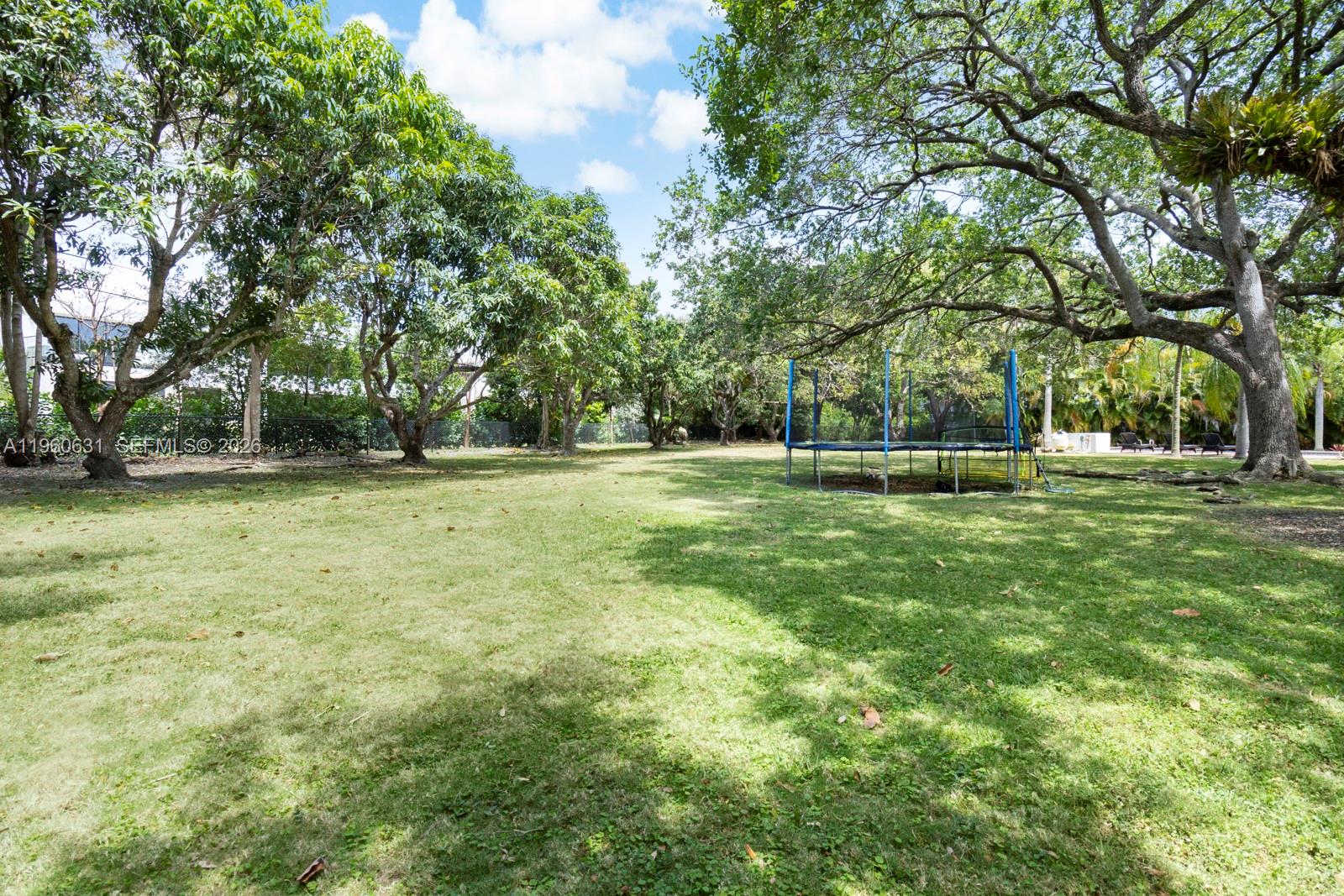 6255 SW 99th Ter Pinecrest, FL 33156