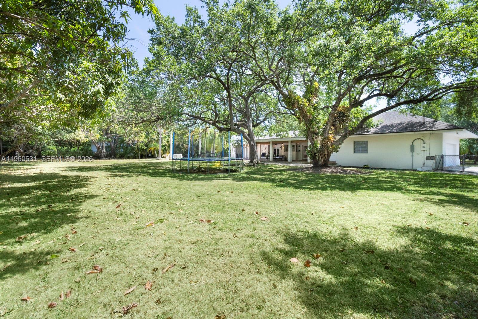 6255 SW 99th Ter Pinecrest, FL 33156