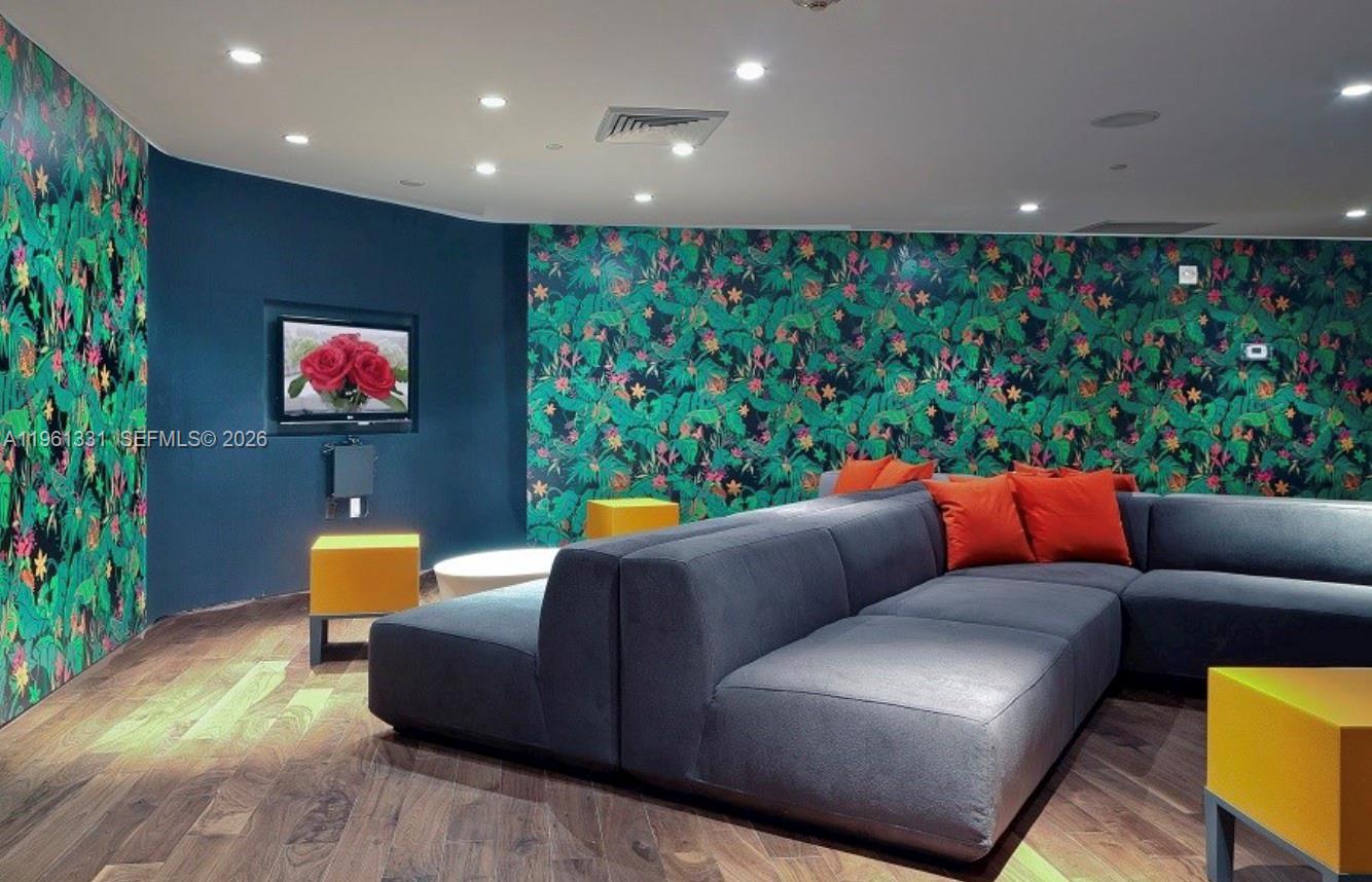 image Paramount Bay29