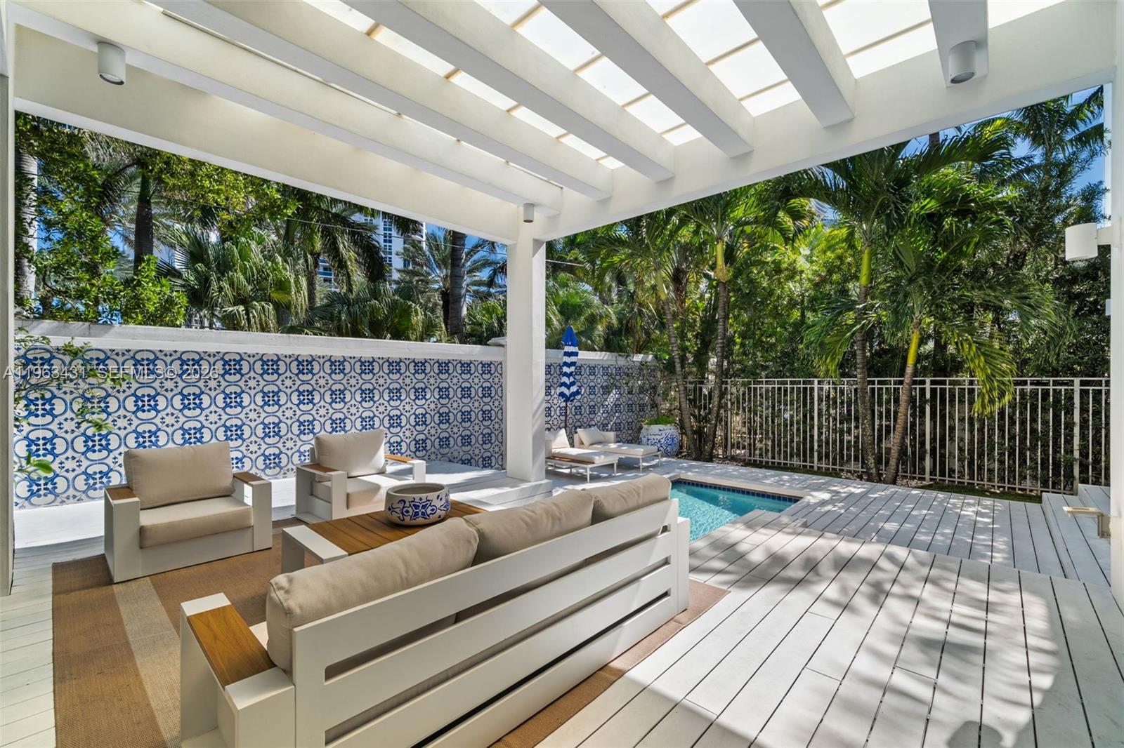 18935 Atlantic Blvd Sunny Isles Beach, FL 33160