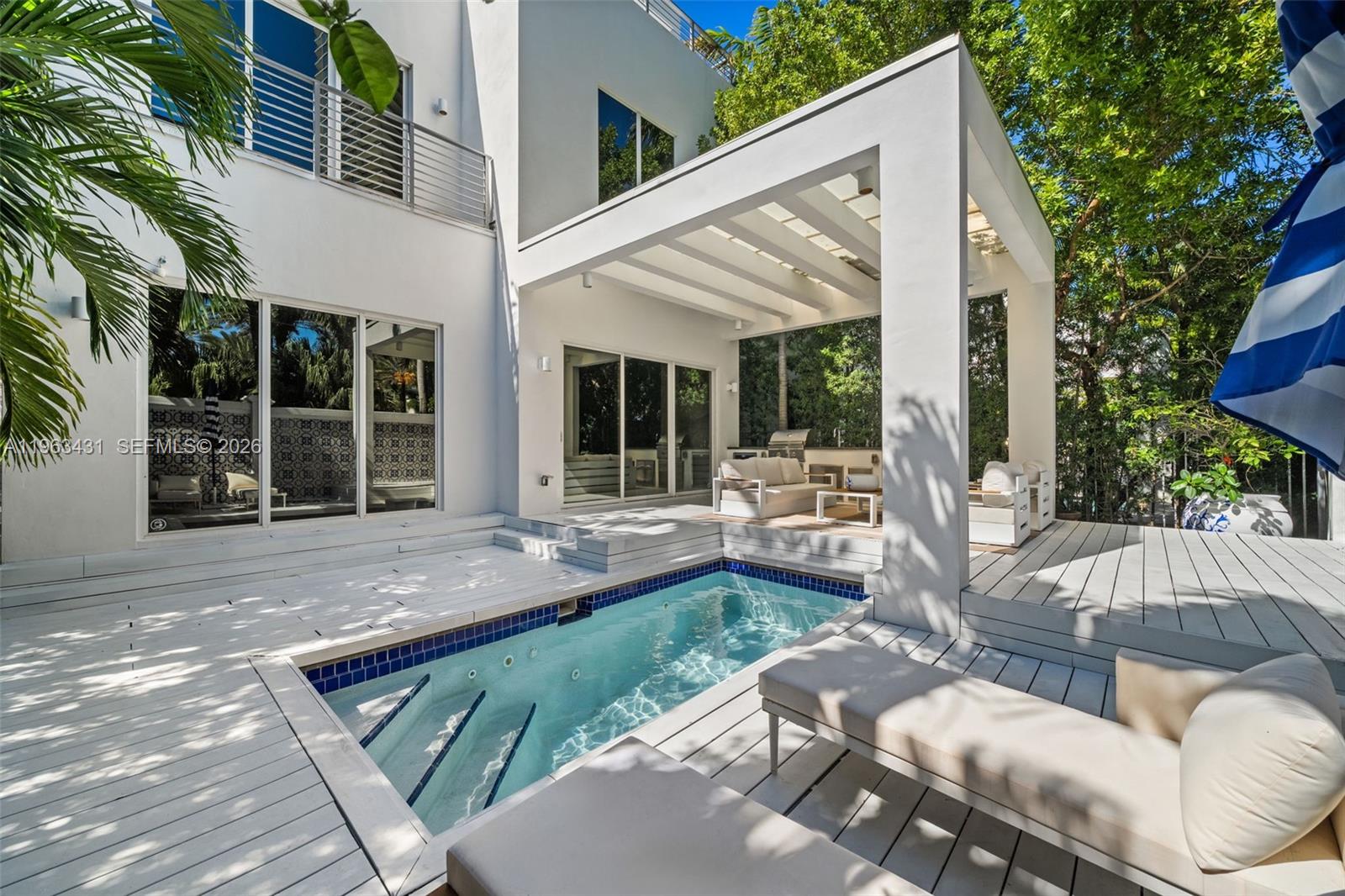 18935 Atlantic Blvd Sunny Isles Beach, FL 33160