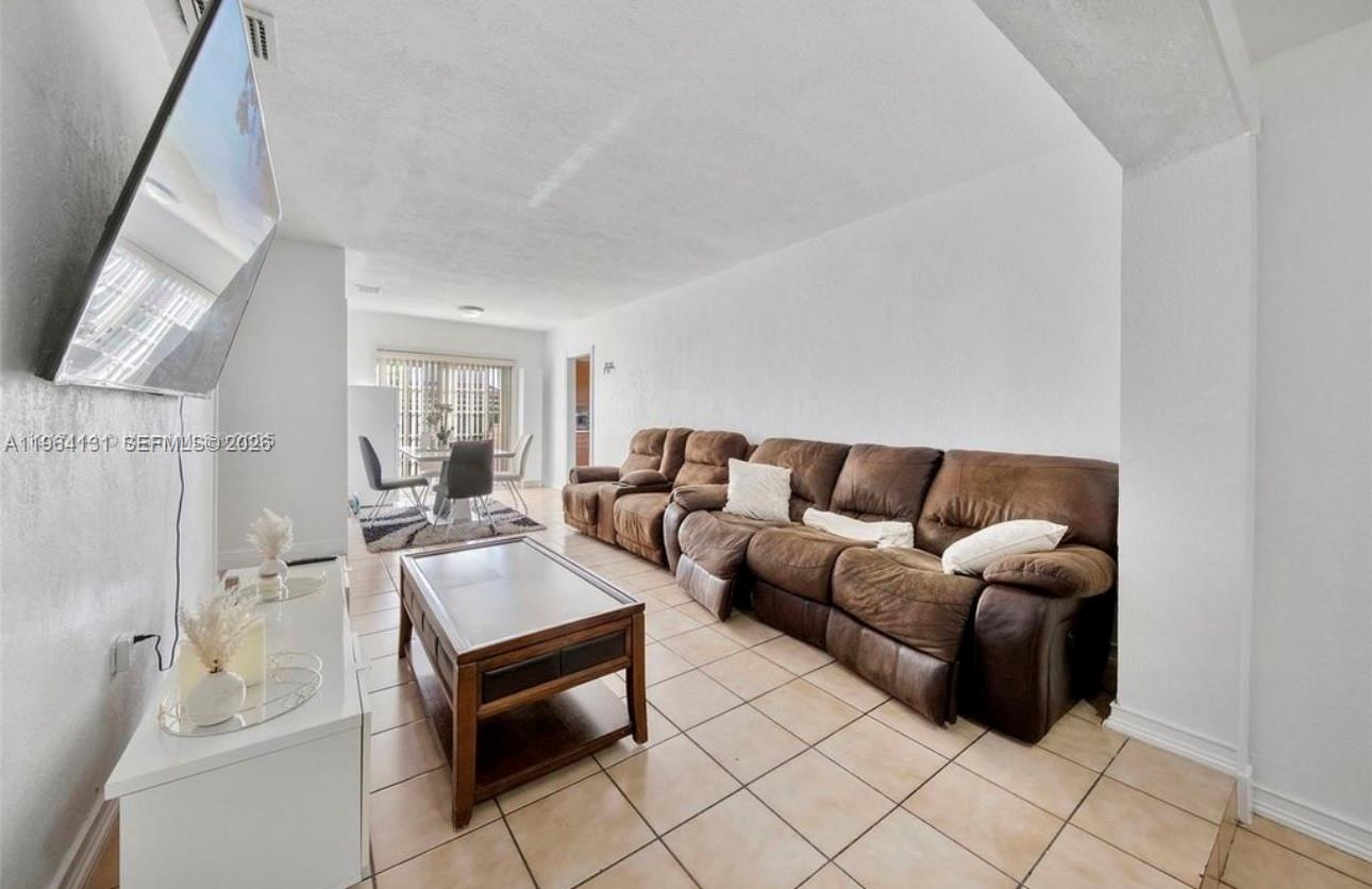 5300 SW 6th St Miami, FL 33134