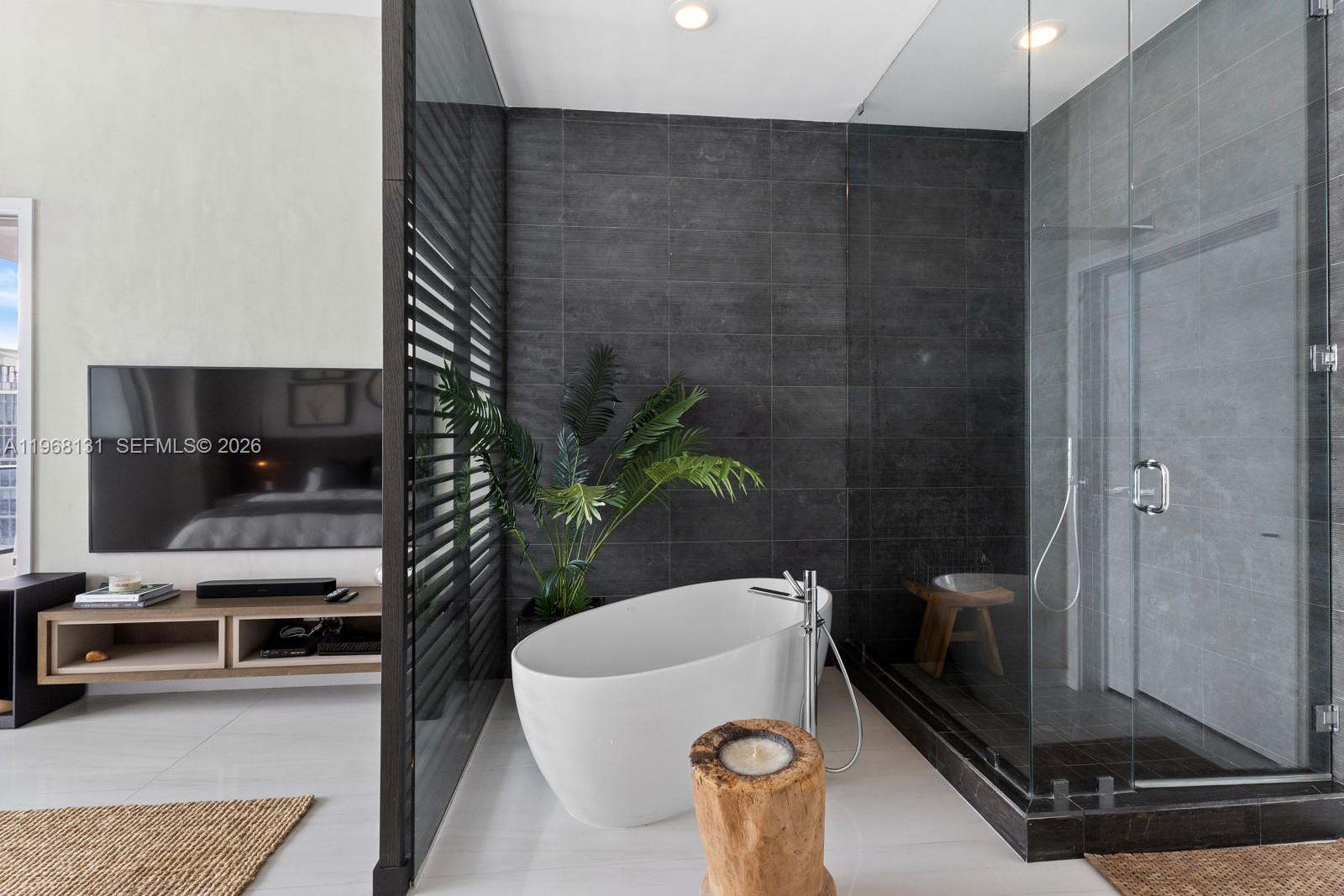 480 NE 31st St #PH5001 Miami, FL 33137