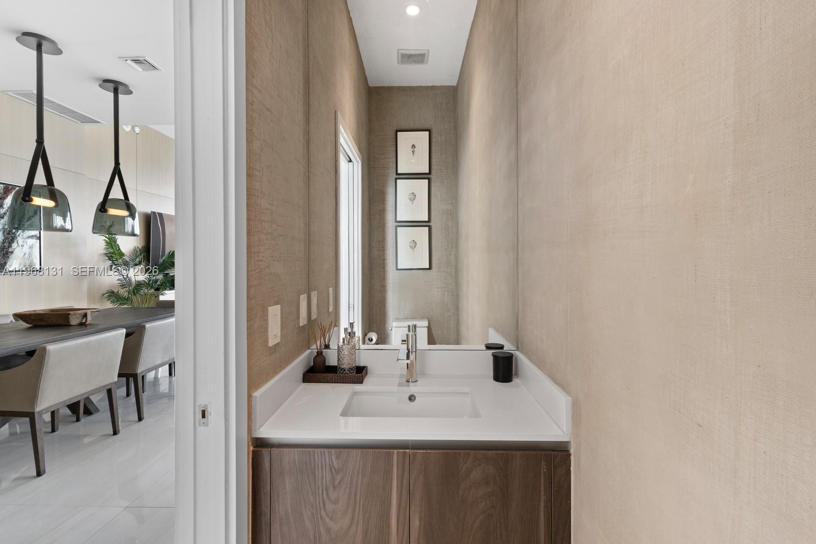 480 NE 31st St #PH5001 Miami, FL 33137