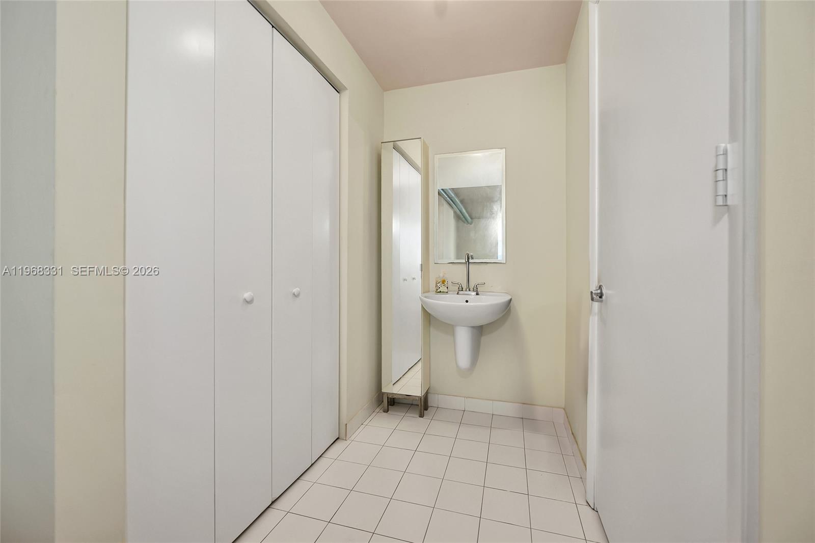 690 SW 1st Ct #1504 Miami, FL 33130