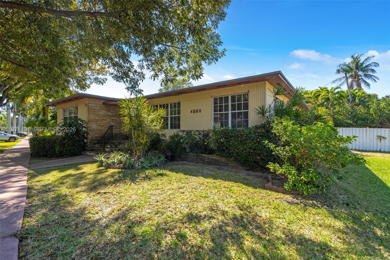 4582 Royal Palm Ave