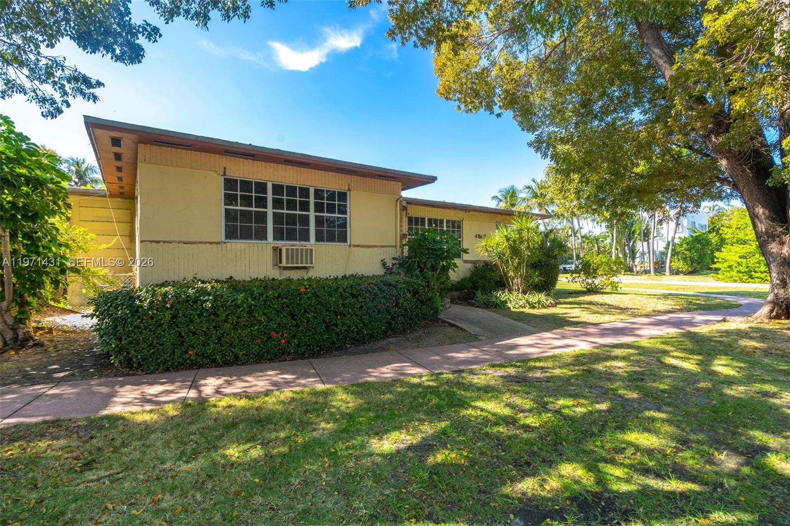 4582 Royal Palm Ave Miami Beach, FL 33140