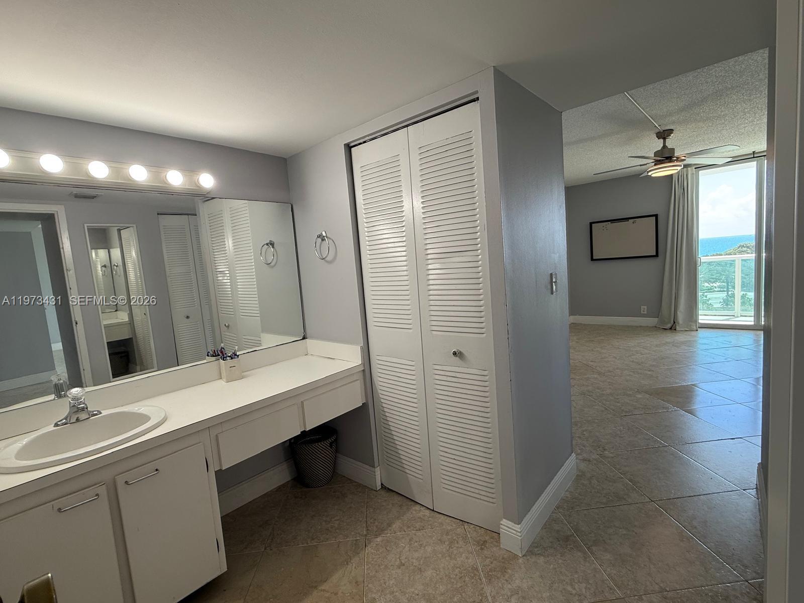 image Arlen House East11