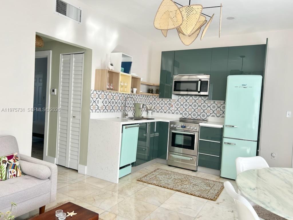 801 8th St #201 Miami Beach, FL 33139