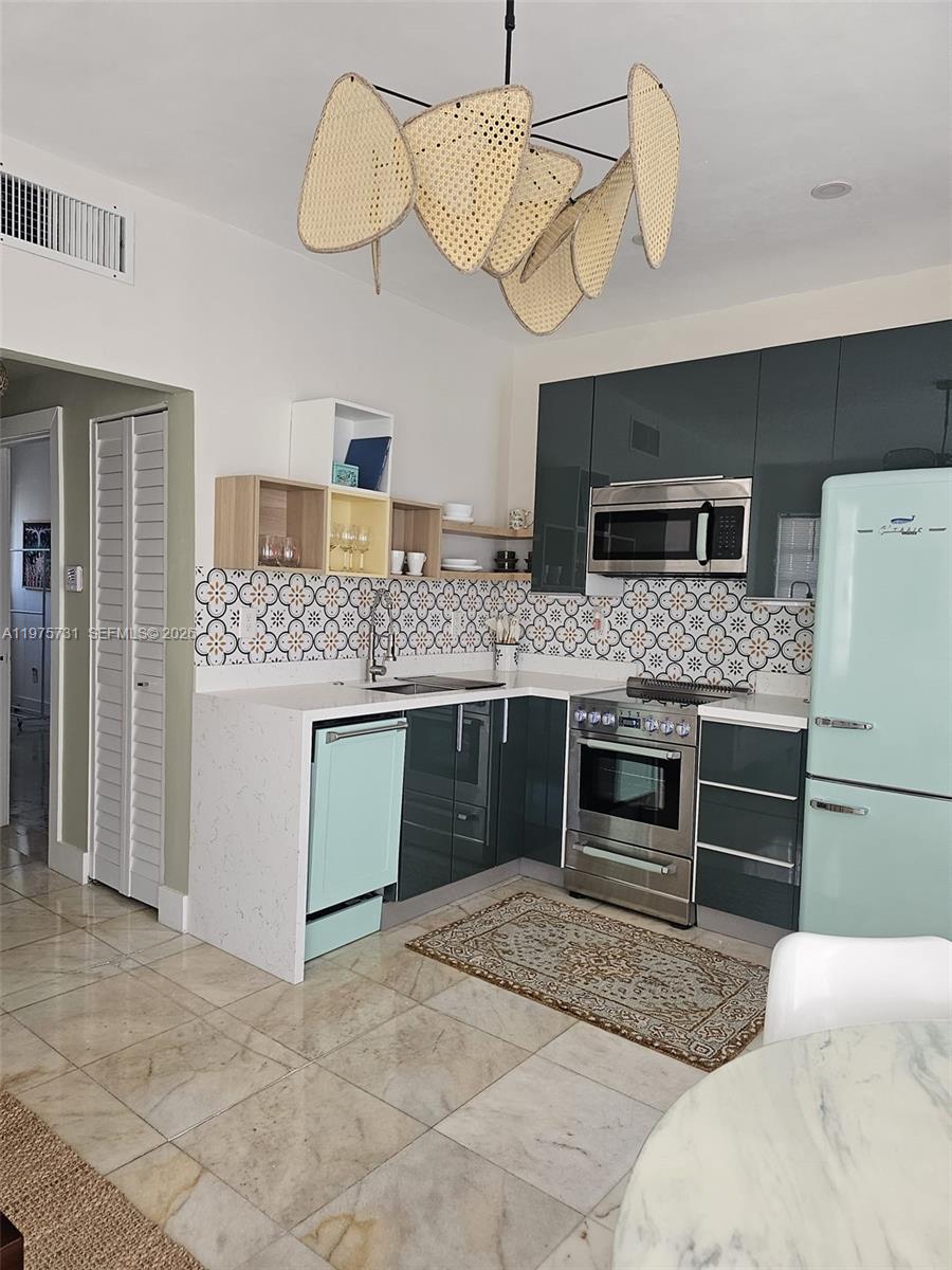 801 8th St #201 Miami Beach, FL 33139