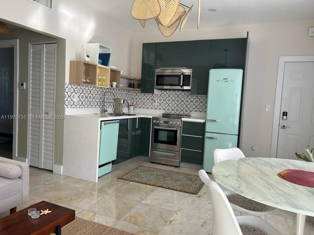 801 8th St #201 Miami Beach, FL 33139