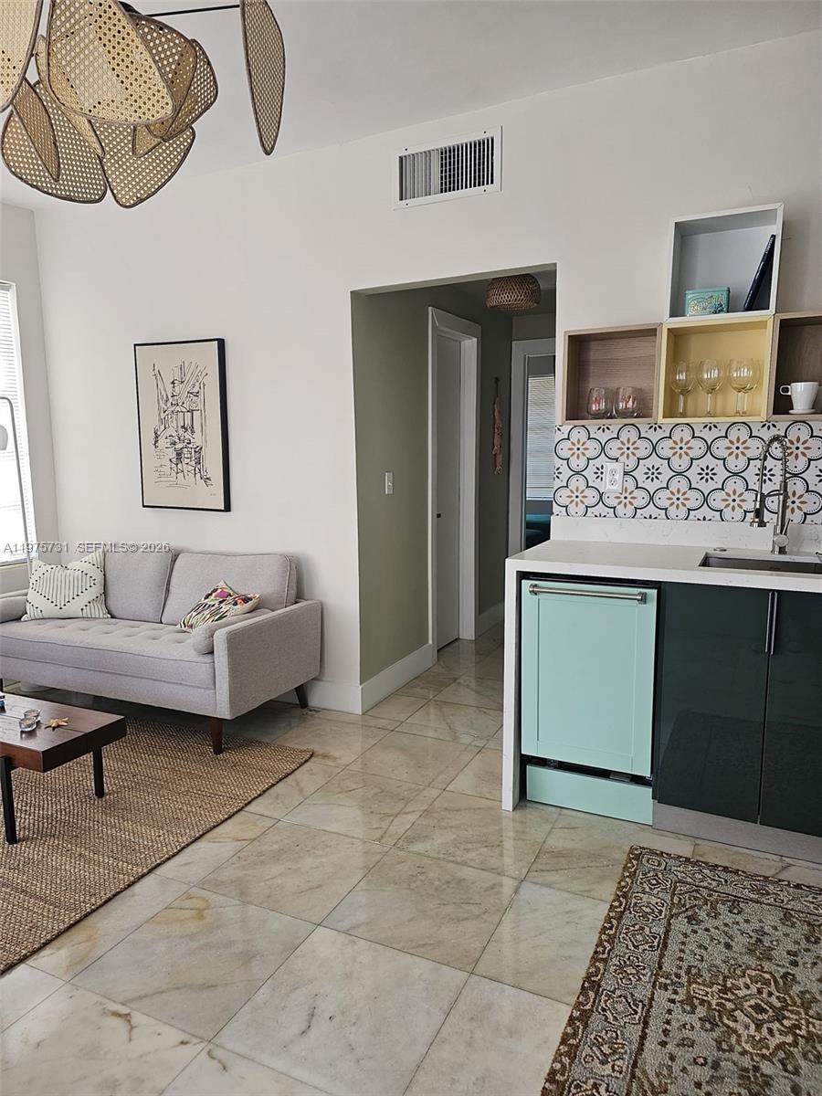 801 8th St #201 Miami Beach, FL 33139