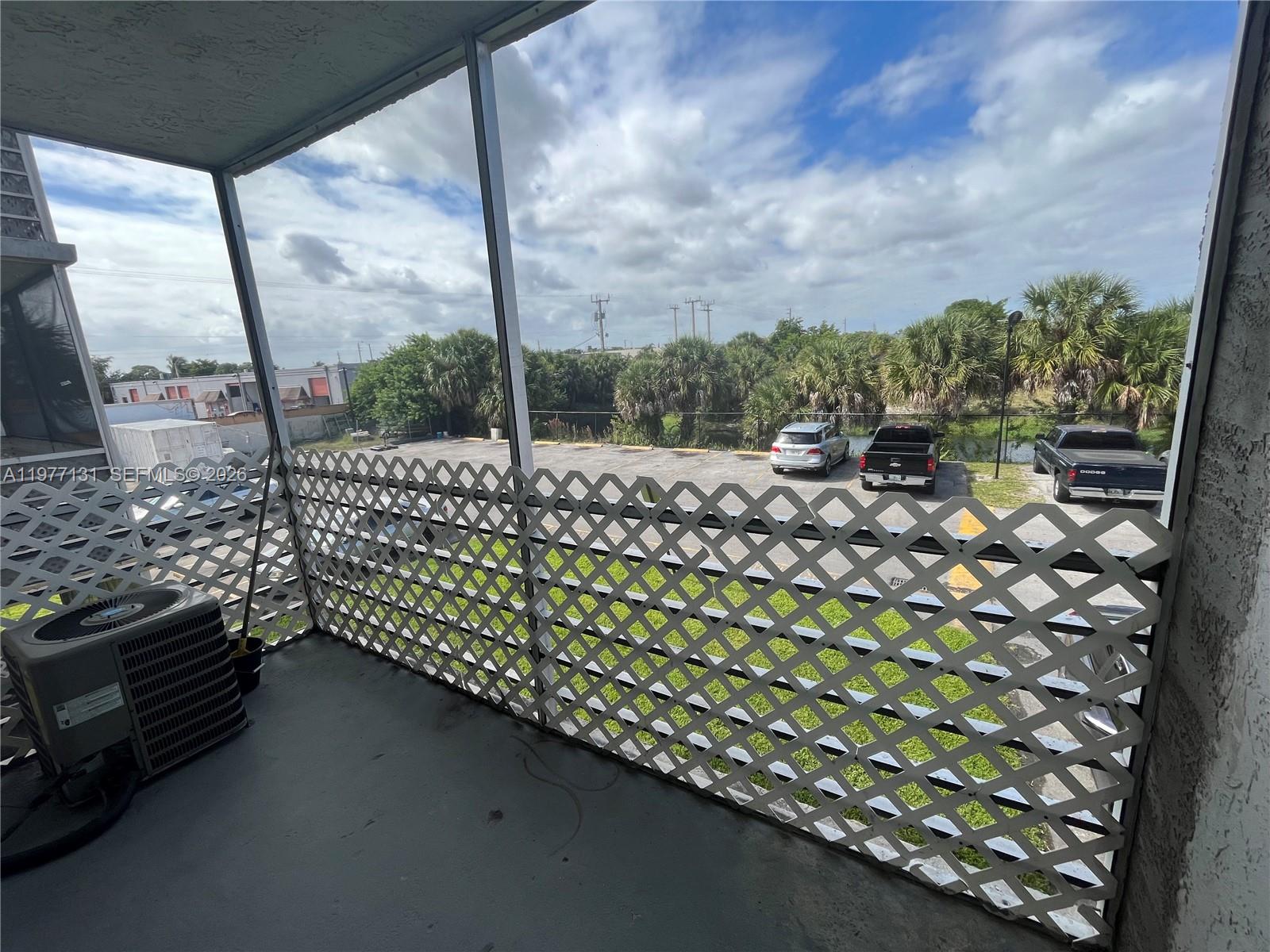 3710 NW 21st St #211 Lauderdale Lakes, FL 33311