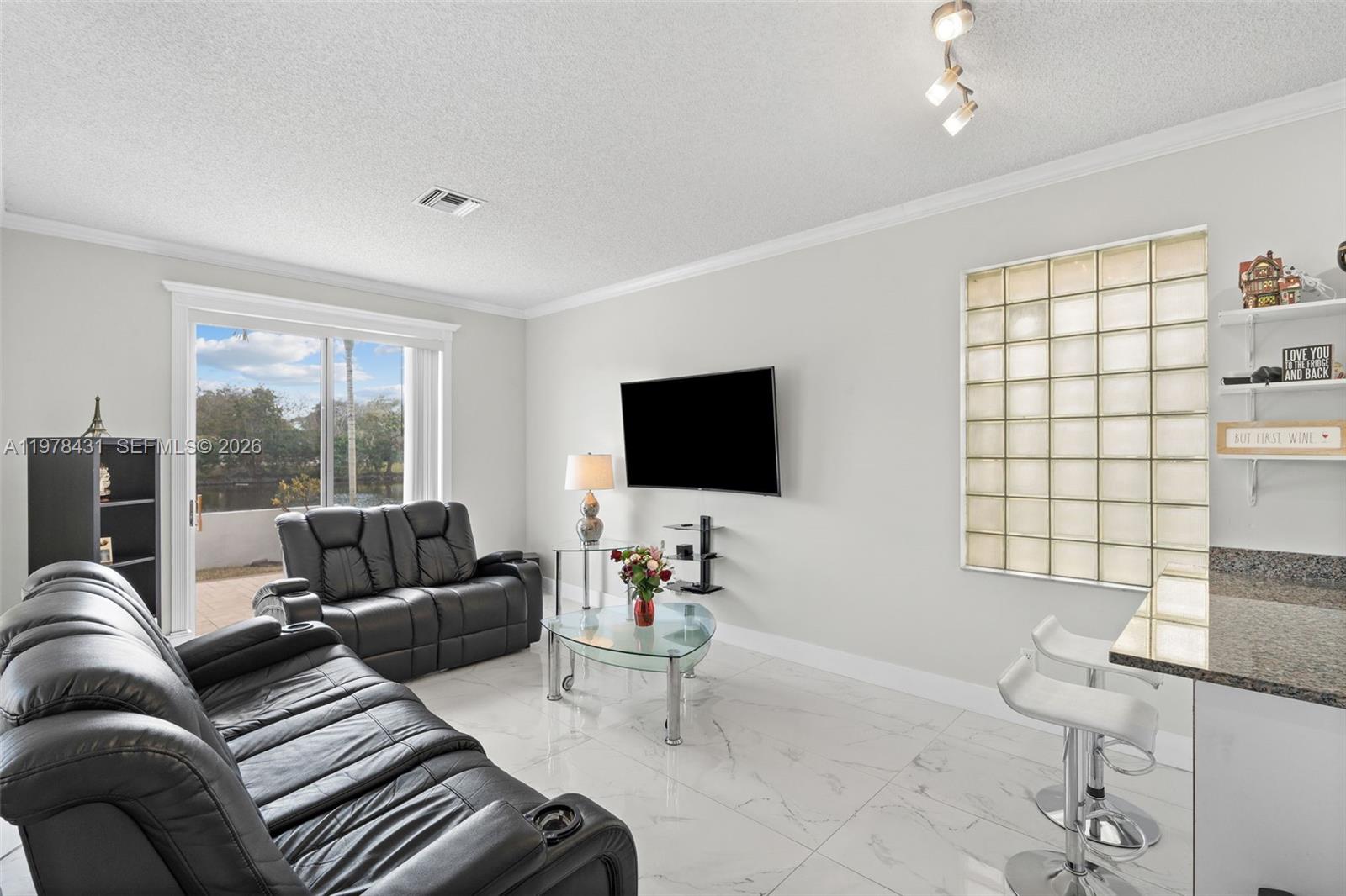 9838 NW 1st Mnr Coral Springs, FL 33071