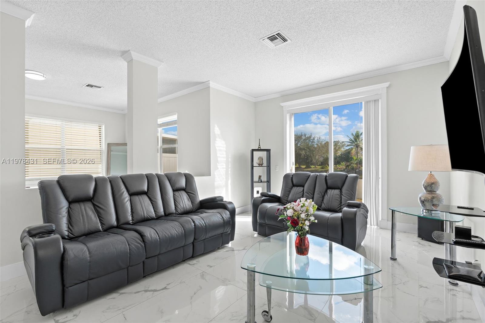 9838 NW 1st Mnr Coral Springs, FL 33071