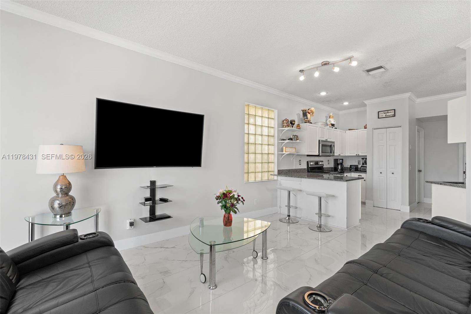 9838 NW 1st Mnr Coral Springs, FL 33071