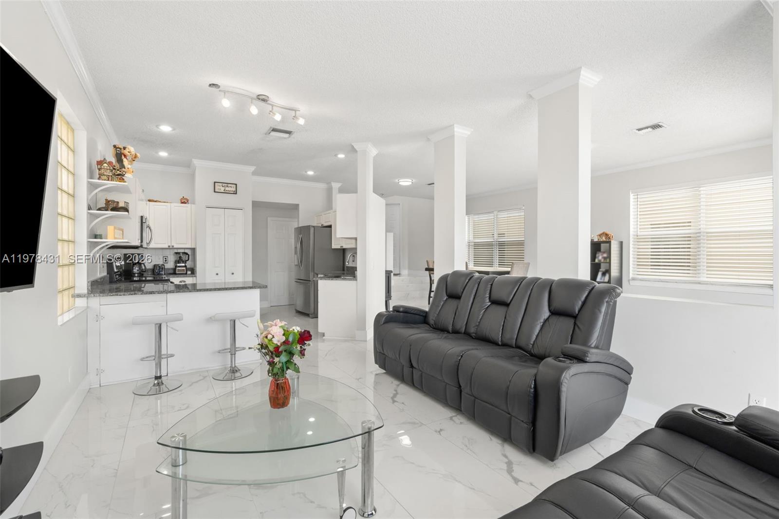 9838 NW 1st Mnr Coral Springs, FL 33071