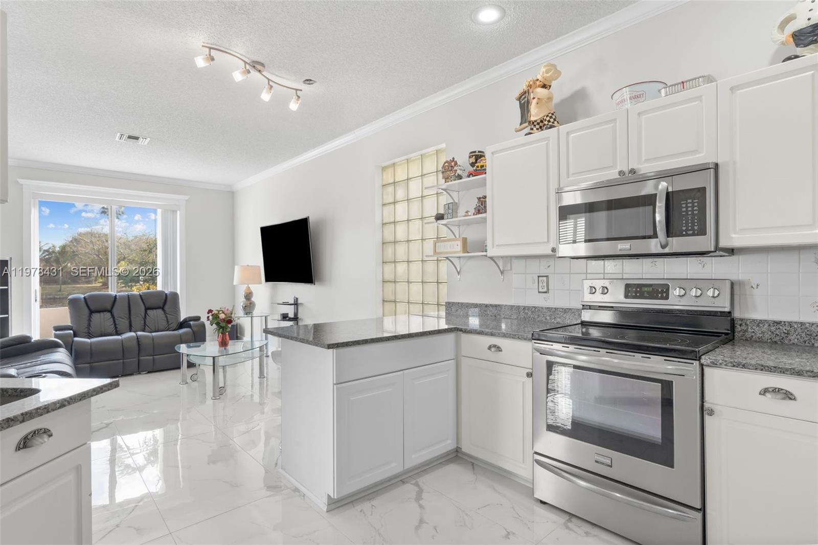 9838 NW 1st Mnr Coral Springs, FL 33071