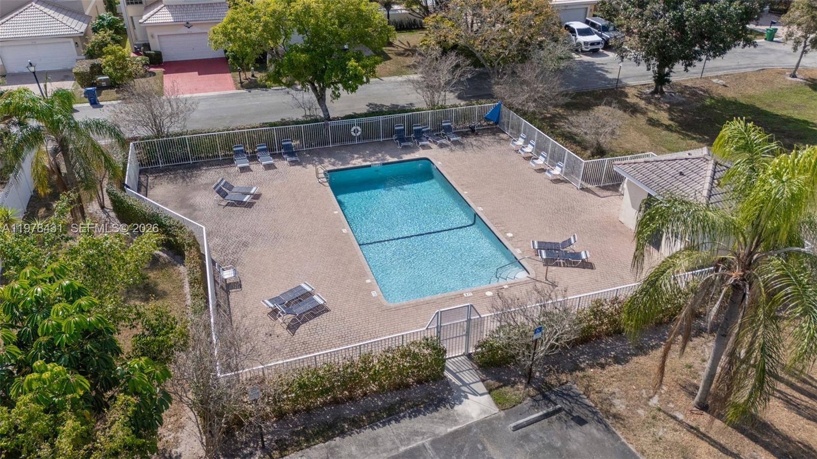 9838 NW 1st Mnr Coral Springs, FL 33071