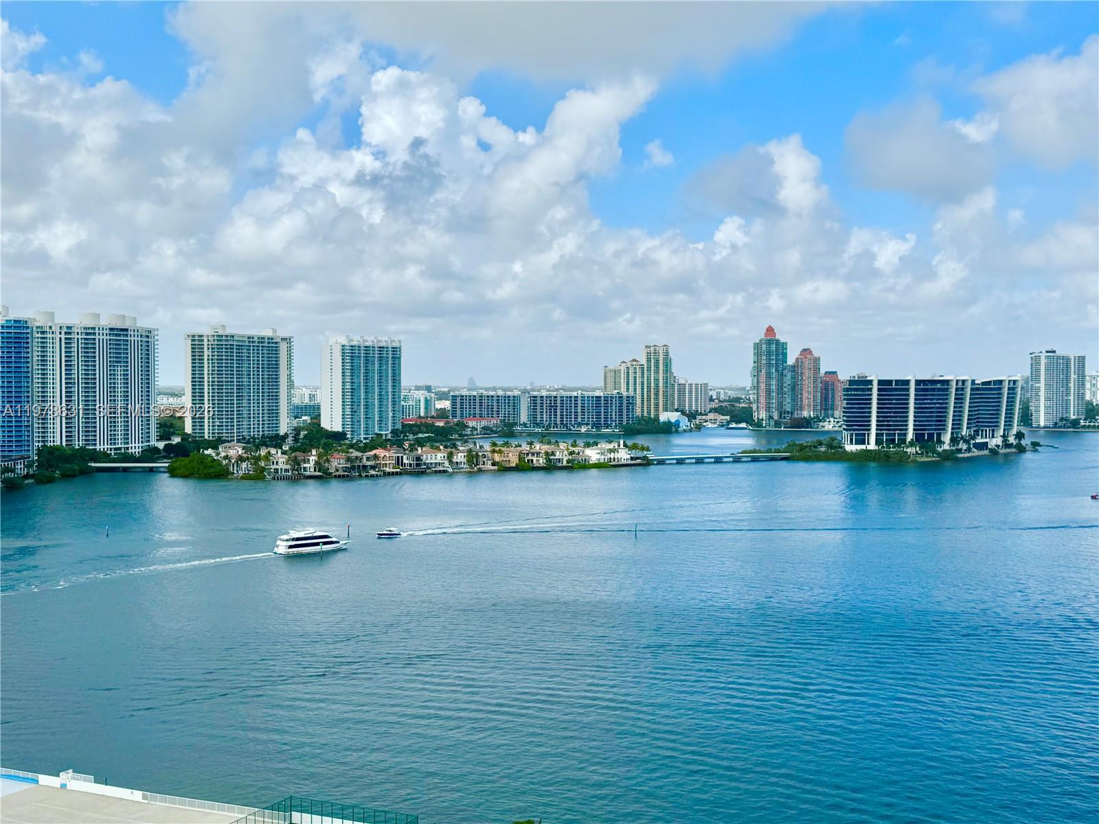 image Winston Towers 1004