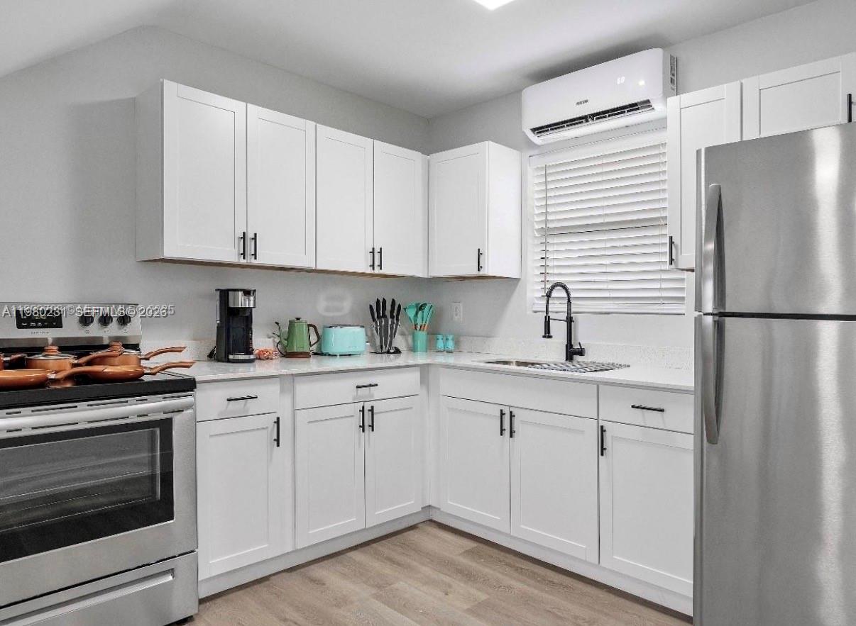 584 NW 30th St Miami, FL 33127