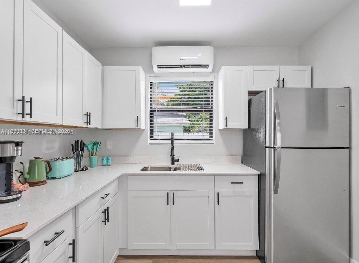 584 NW 30th St Miami, FL 33127