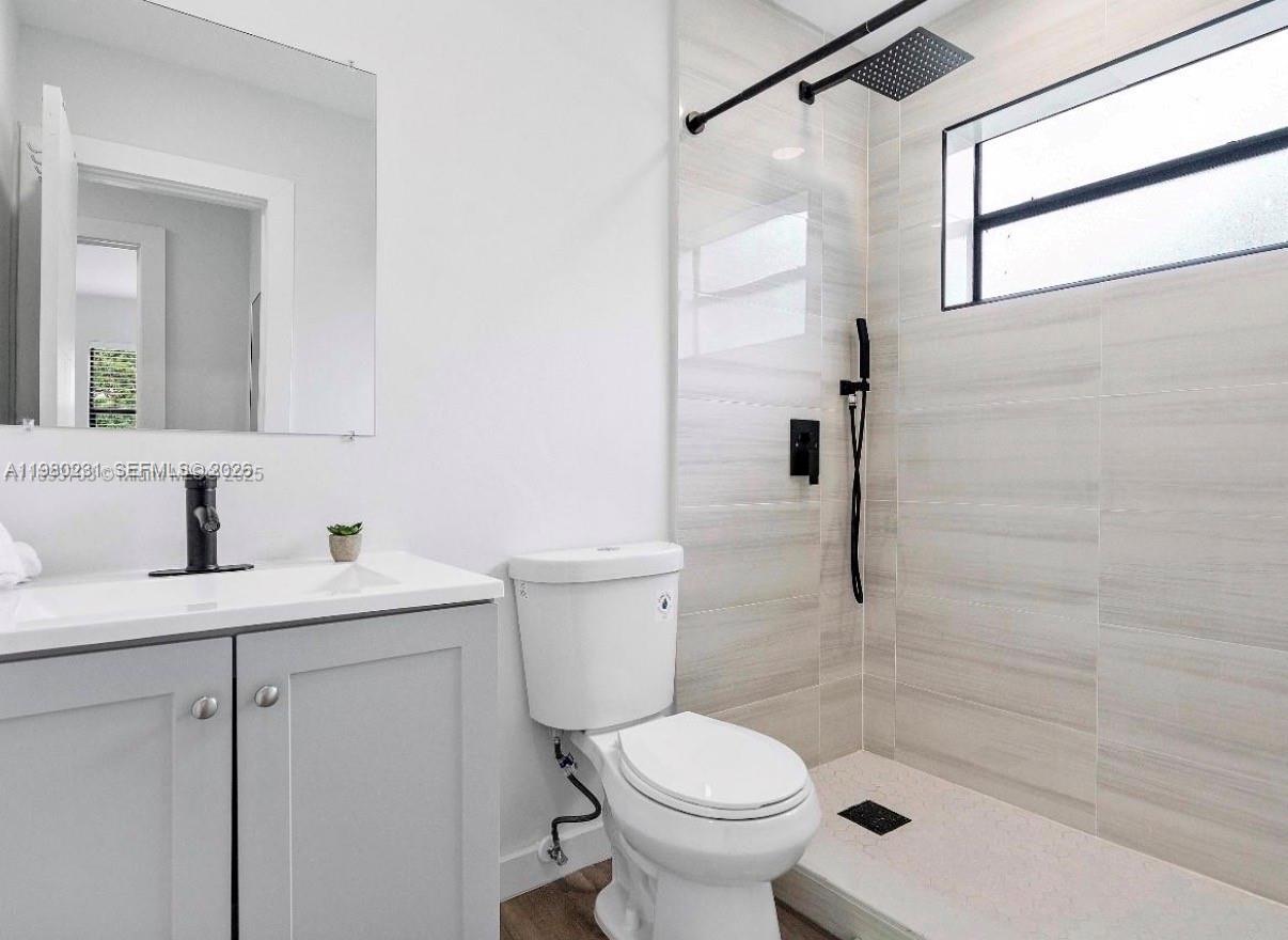 584 NW 30th St Miami, FL 33127