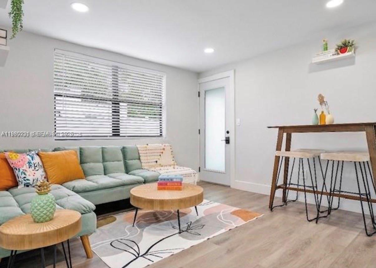 584 NW 30th St Miami, FL 33127