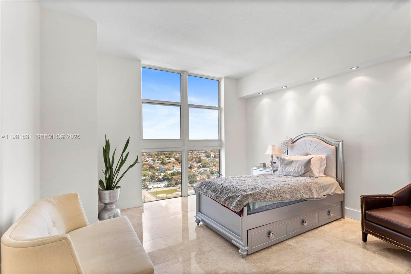 3232 SW 22nd Ter #PH 2002 Miami, FL 33145