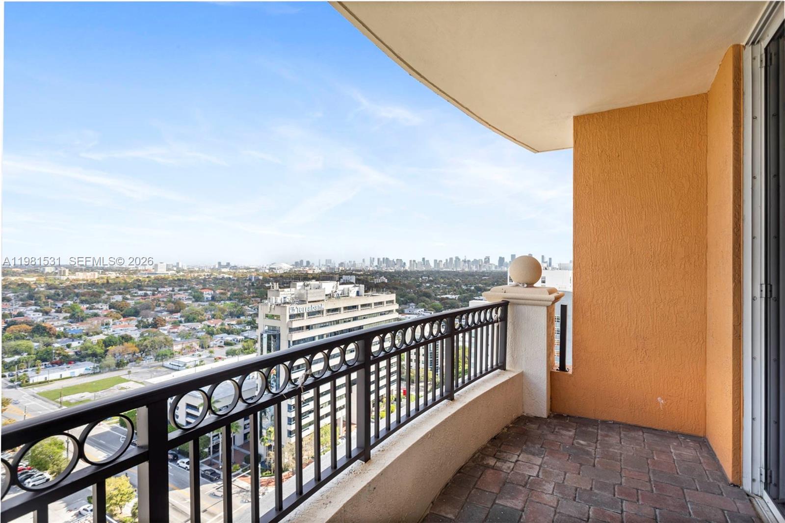 3232 SW 22nd Ter #PH 2002 Miami, FL 33145