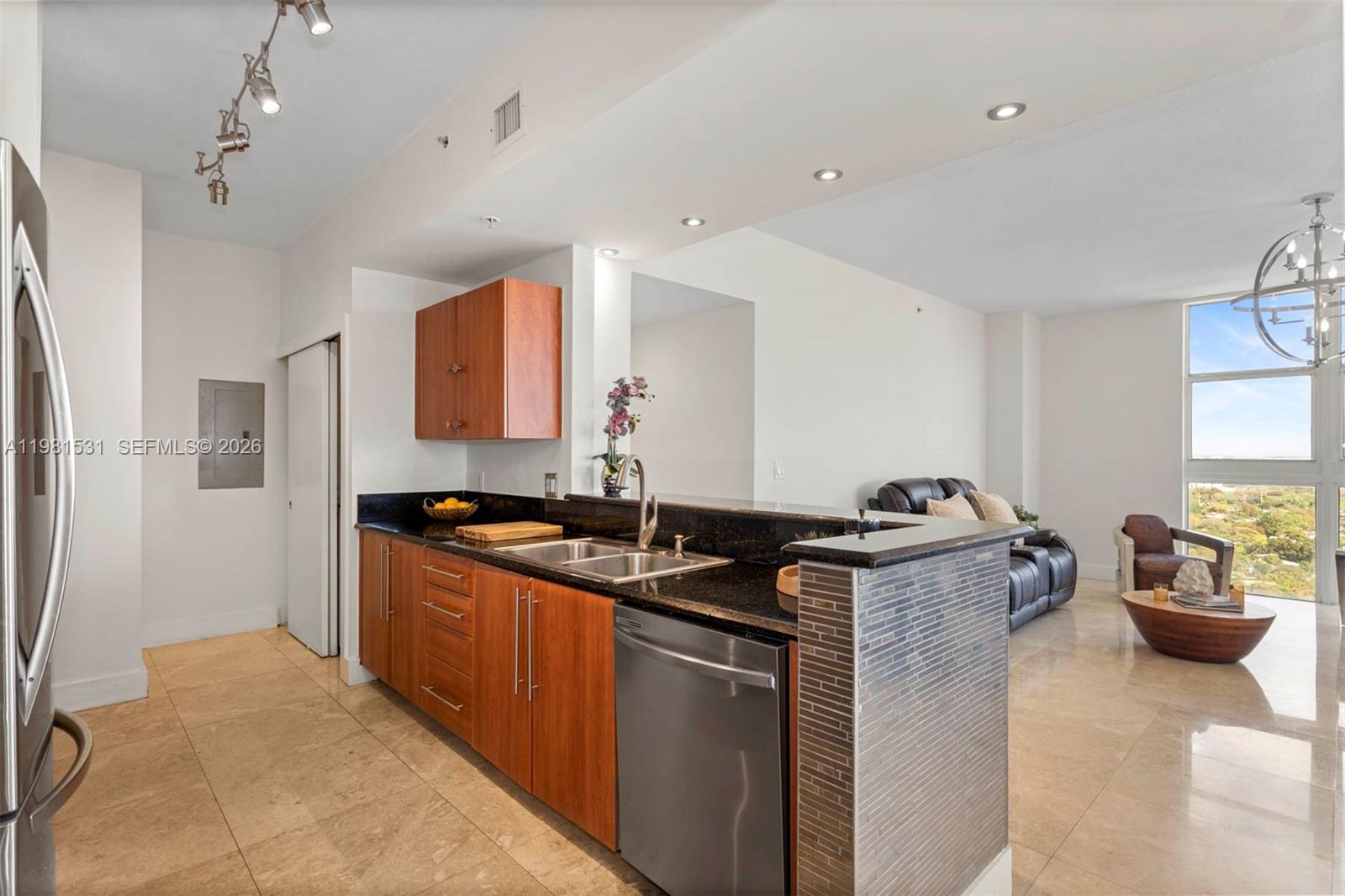 3232 SW 22nd Ter #PH 2002 Miami, FL 33145