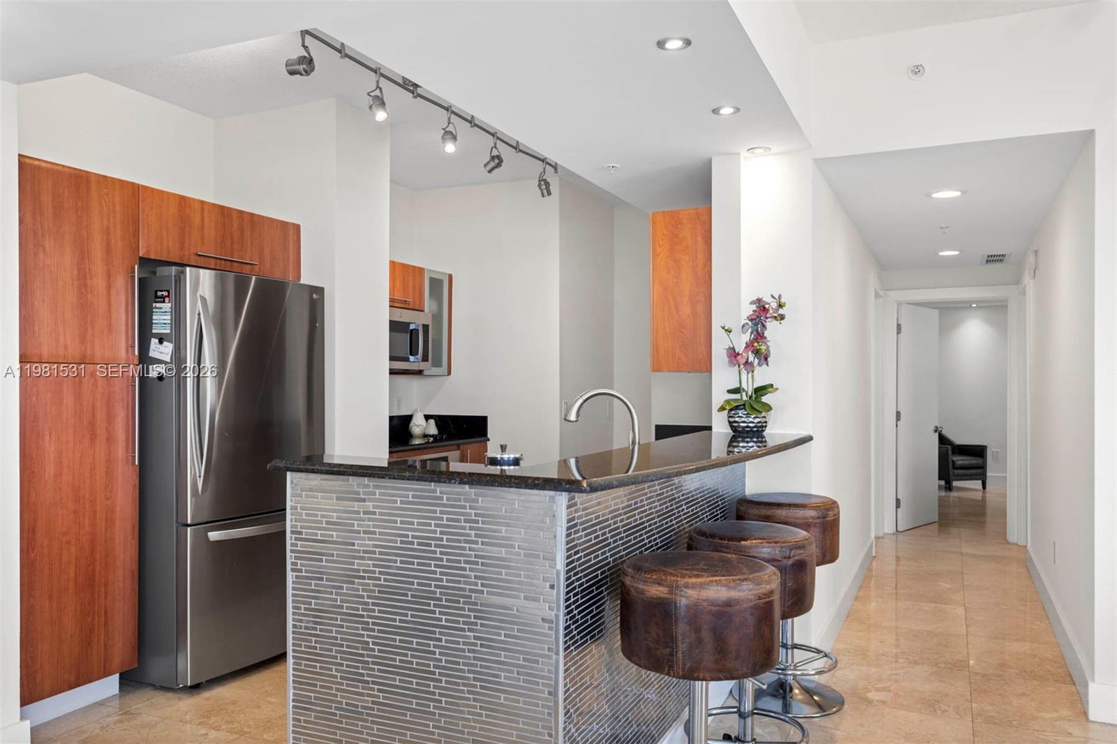 3232 SW 22nd Ter #PH 2002 Miami, FL 33145