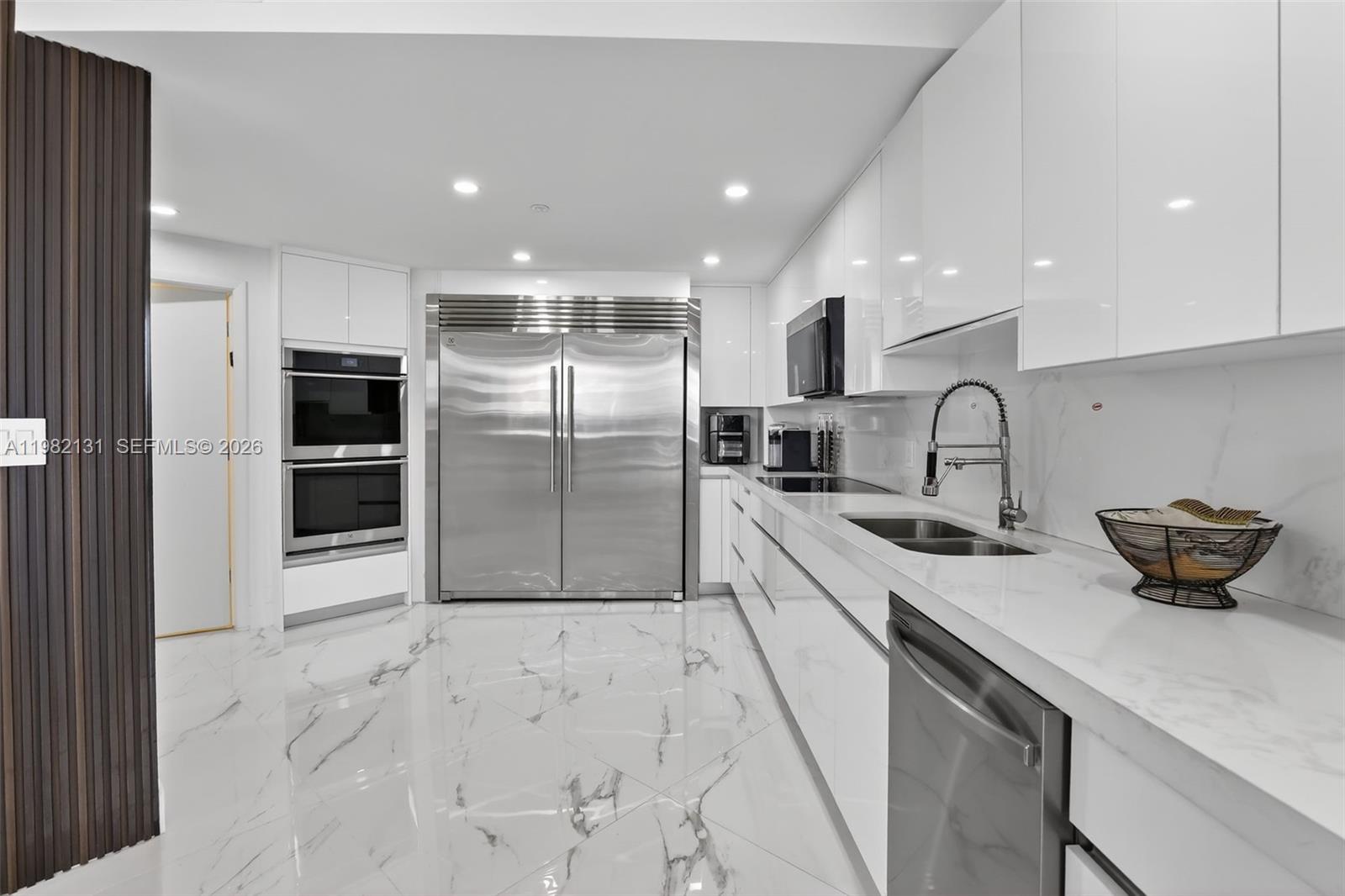 4000 Island Blvd #2301 Aventura, FL 33160