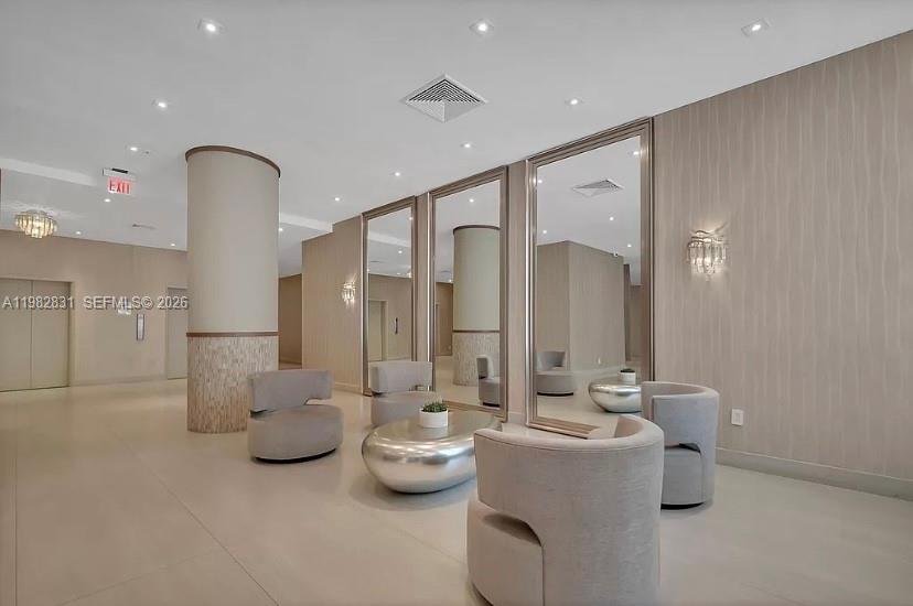 5401 Collins Ave #411 Miami Beach, FL 33140