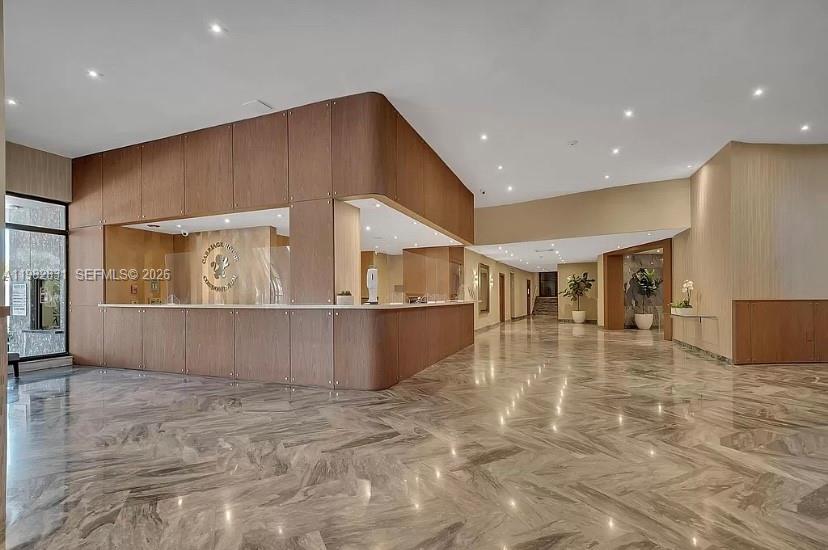 5401 Collins Ave #411 Miami Beach, FL 33140