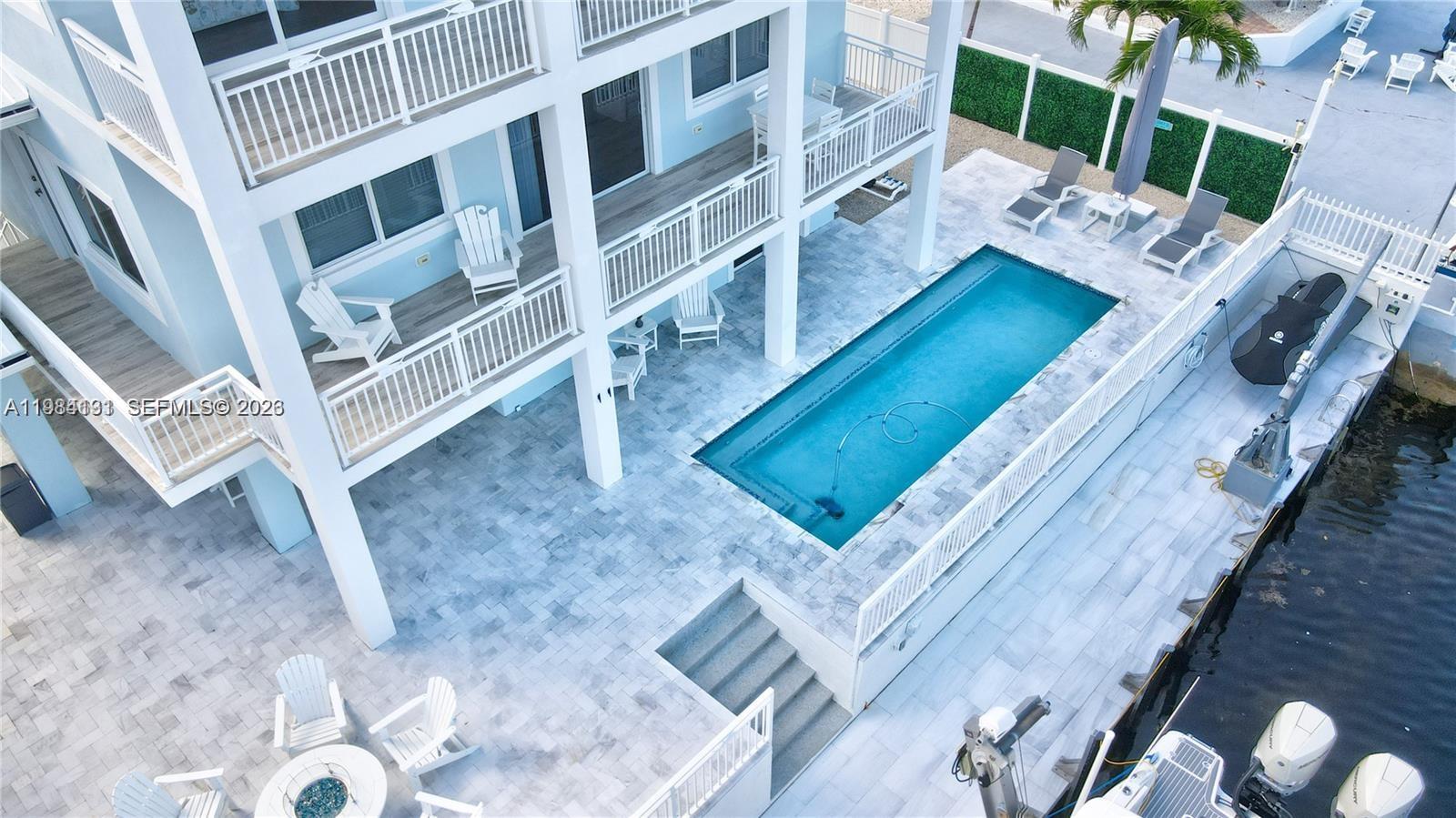 48 S Andros Rd Key Largo, FL 33037