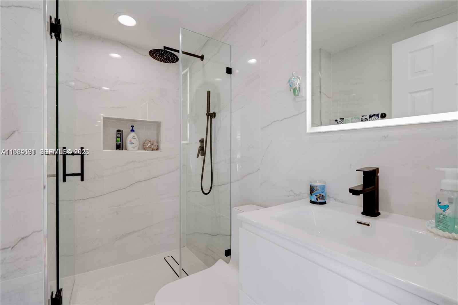 48 S Andros Rd Key Largo, FL 33037