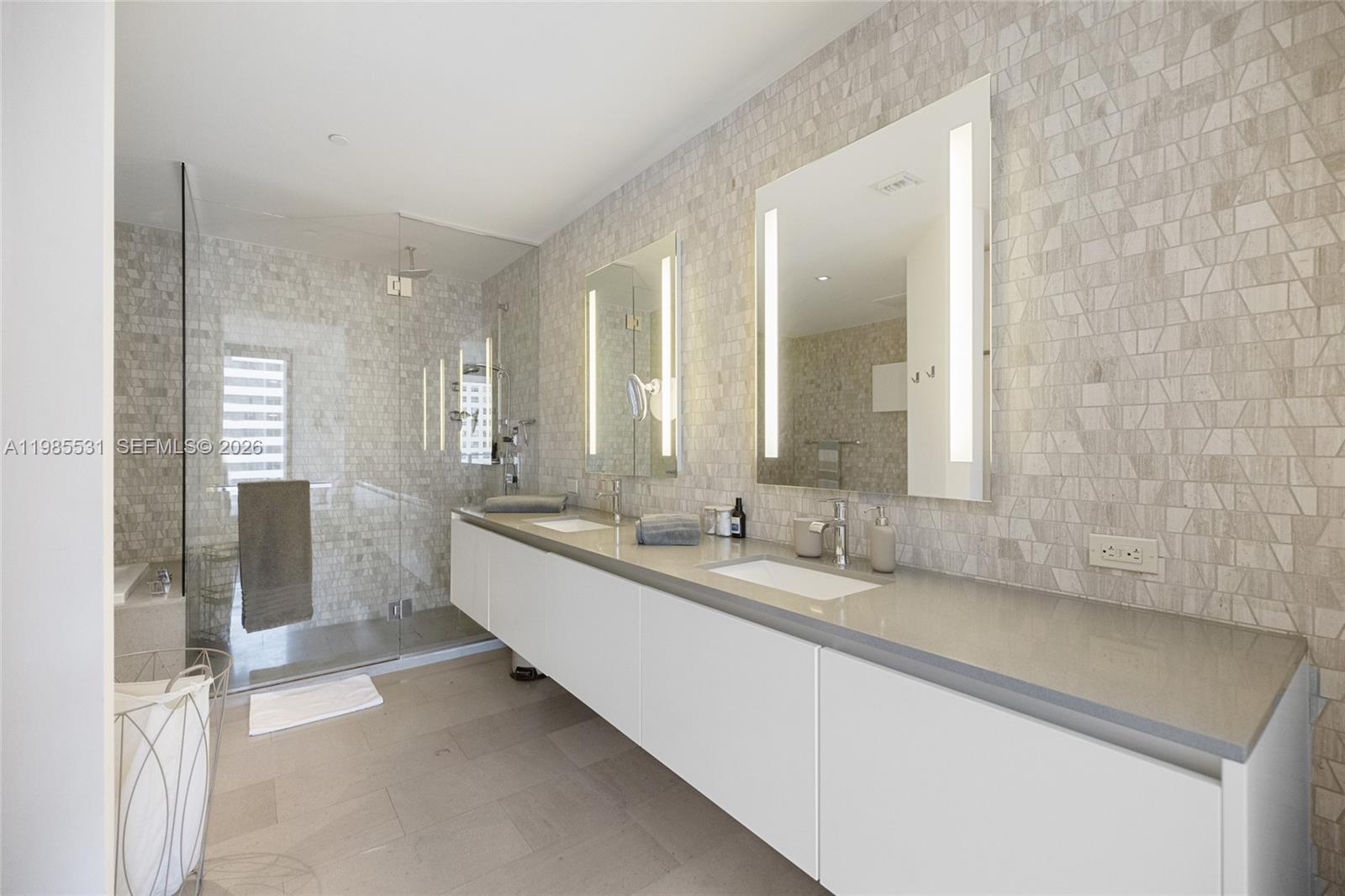 88 SW 7th St #1010 Miami, FL 33130