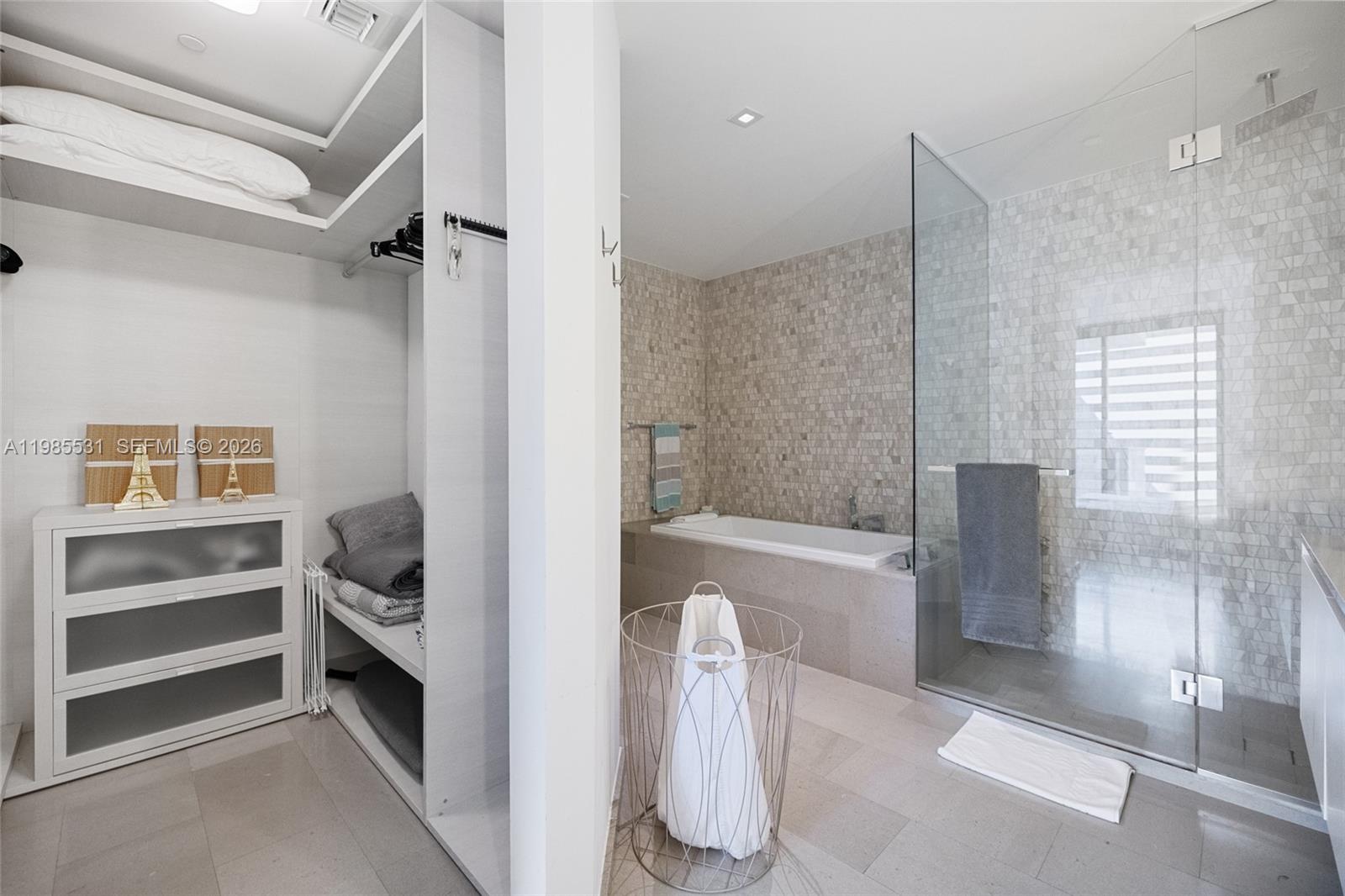 88 SW 7th St #1010 Miami, FL 33130