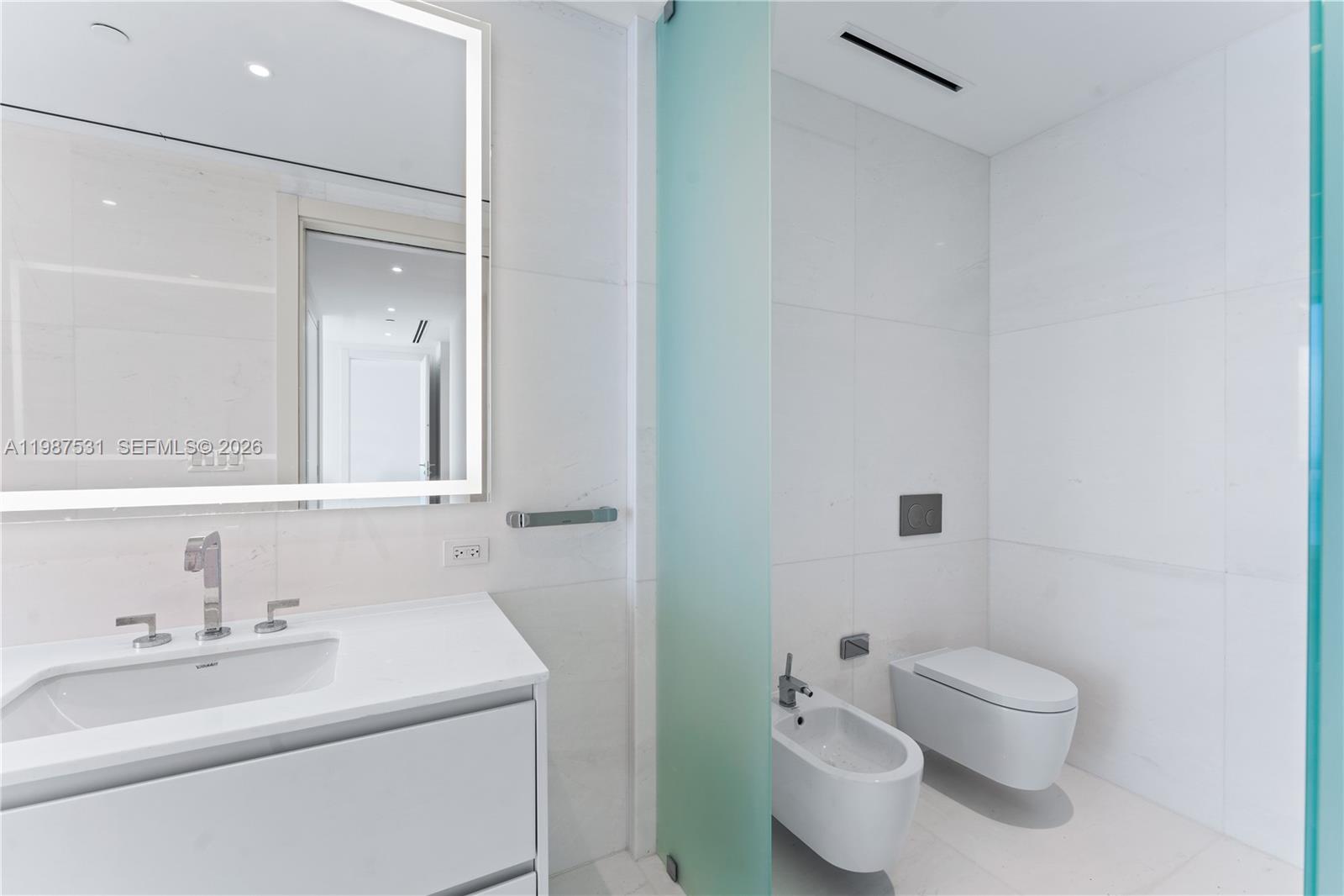 300 Biscayne Blvd Way #5003 Miami, FL 33131