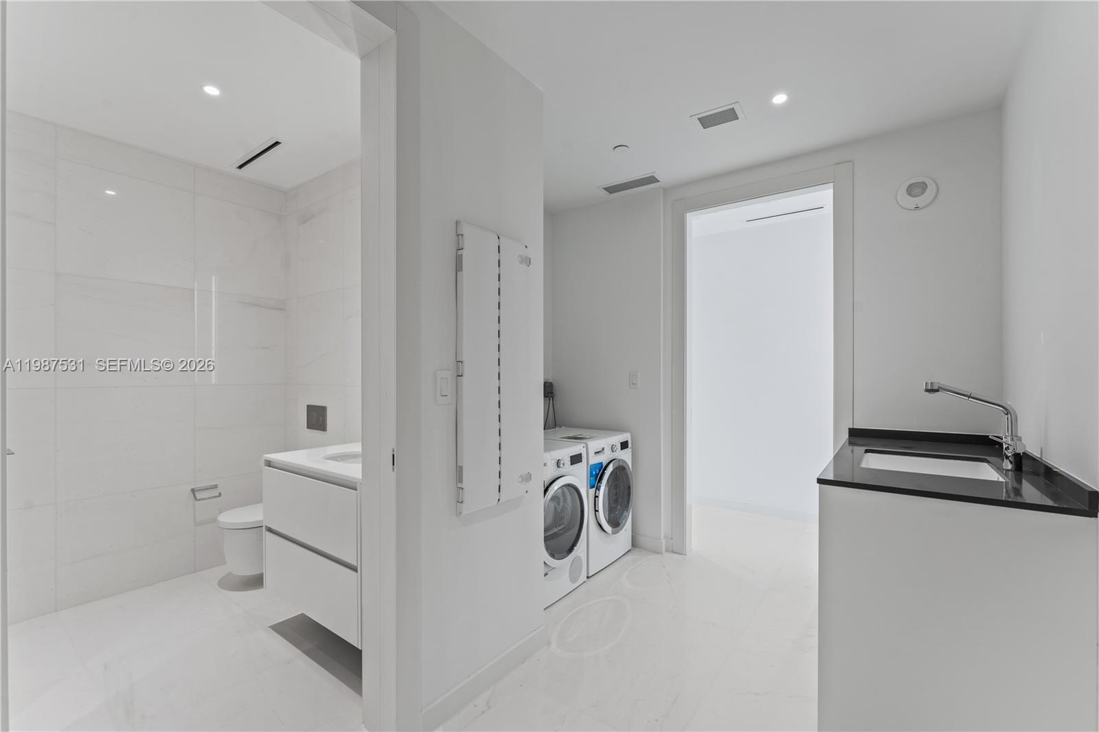 300 Biscayne Blvd Way #5003 Miami, FL 33131