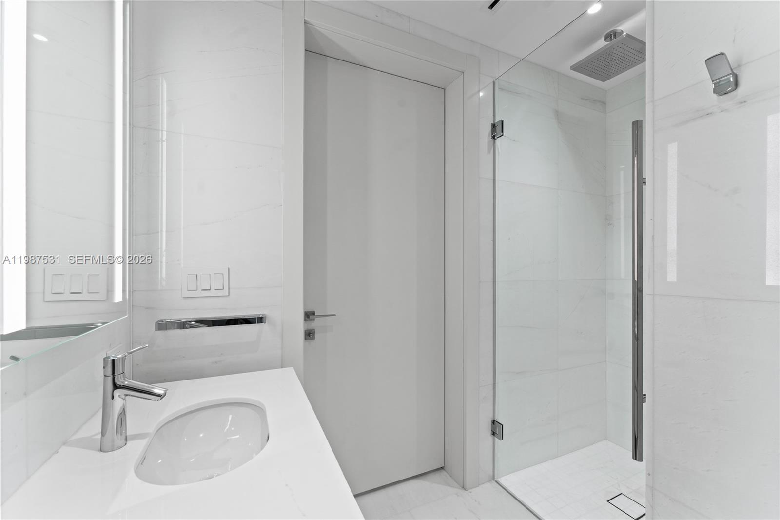 300 Biscayne Blvd Way #5003 Miami, FL 33131