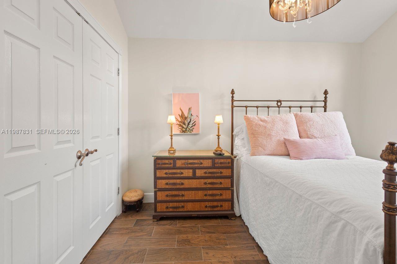 18551 Woodstream Dr Boca Raton, FL 33498